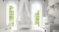 décorer le lit de bébé avec un ciel de lit