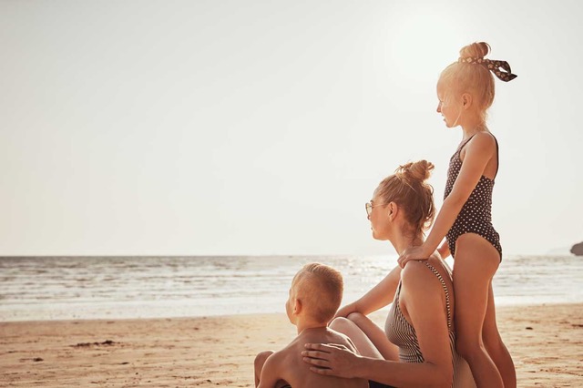 à la plage en famille