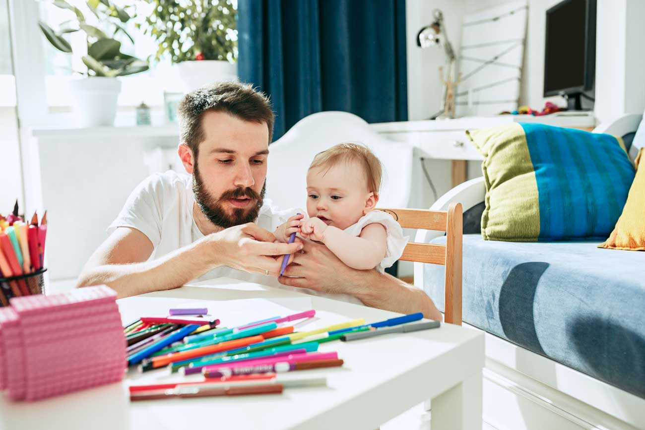 des activités avec feutres avec bébé