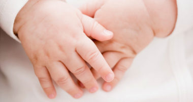 que faire si bébé a les mains froides ?