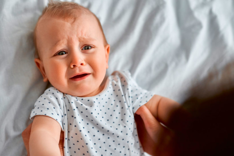 bébé qui vomit : que faire pour l'aider ?