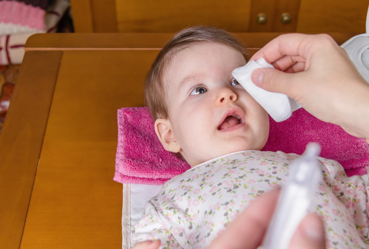 la conjonctivite chez bébé : bien la soigner