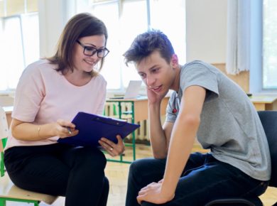 Quand et pourquoi rencontrer une assistante sociale ?