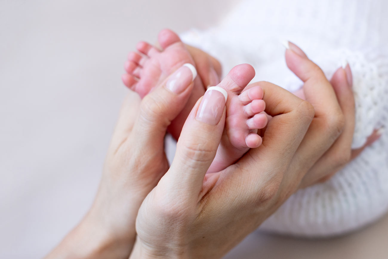 Le massage des pieds de bébé