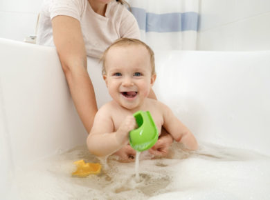 Activités DIY pour amuser votre bébé durant le bain