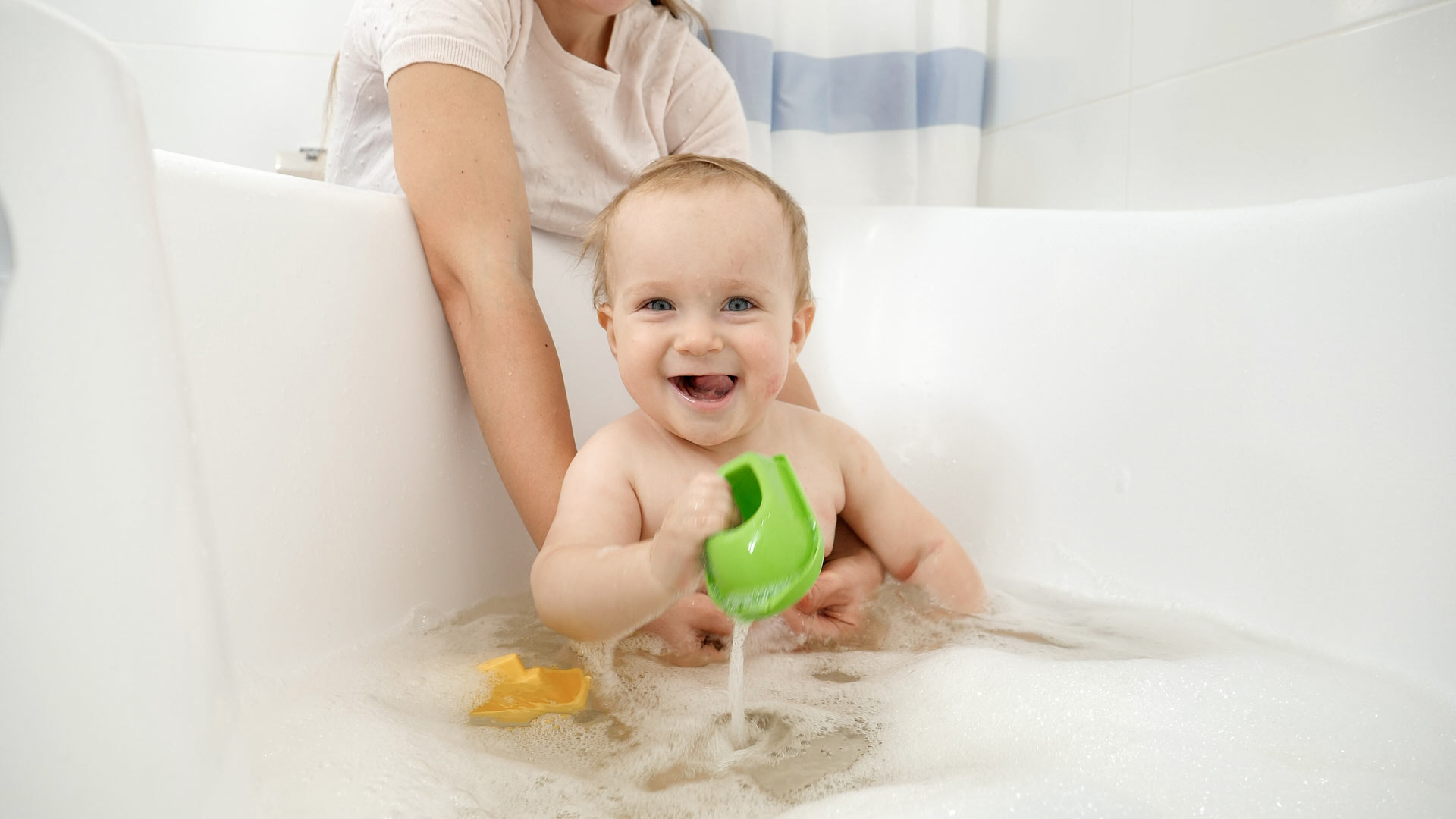 Activités DIY pour amuser votre bébé durant le bain