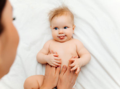 Massages pour votre bébé : une initiation à l'éveil sensoriel