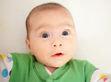 nettoyer les yeux de votre bébé en toute sécurité