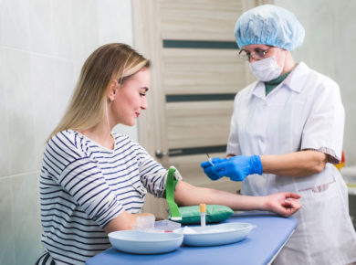 Prise de sang pour grossesse : faut-il être à jeun ?
