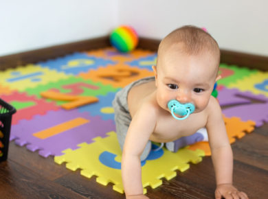 Tapis d'éveil sensoriel pour votre bébé : bien le choisir et l'utiliser