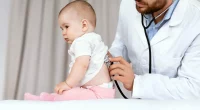 Votre Bébé Tousse ? Voici les 5 raisons principales possibles
