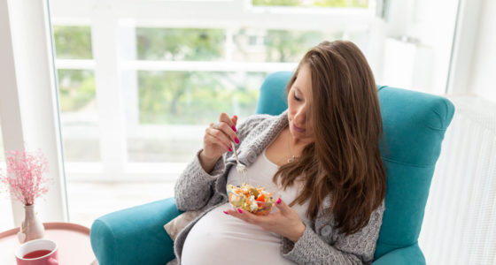 Manger du pâté pendant la grossesse : les risques et précautions à prendre