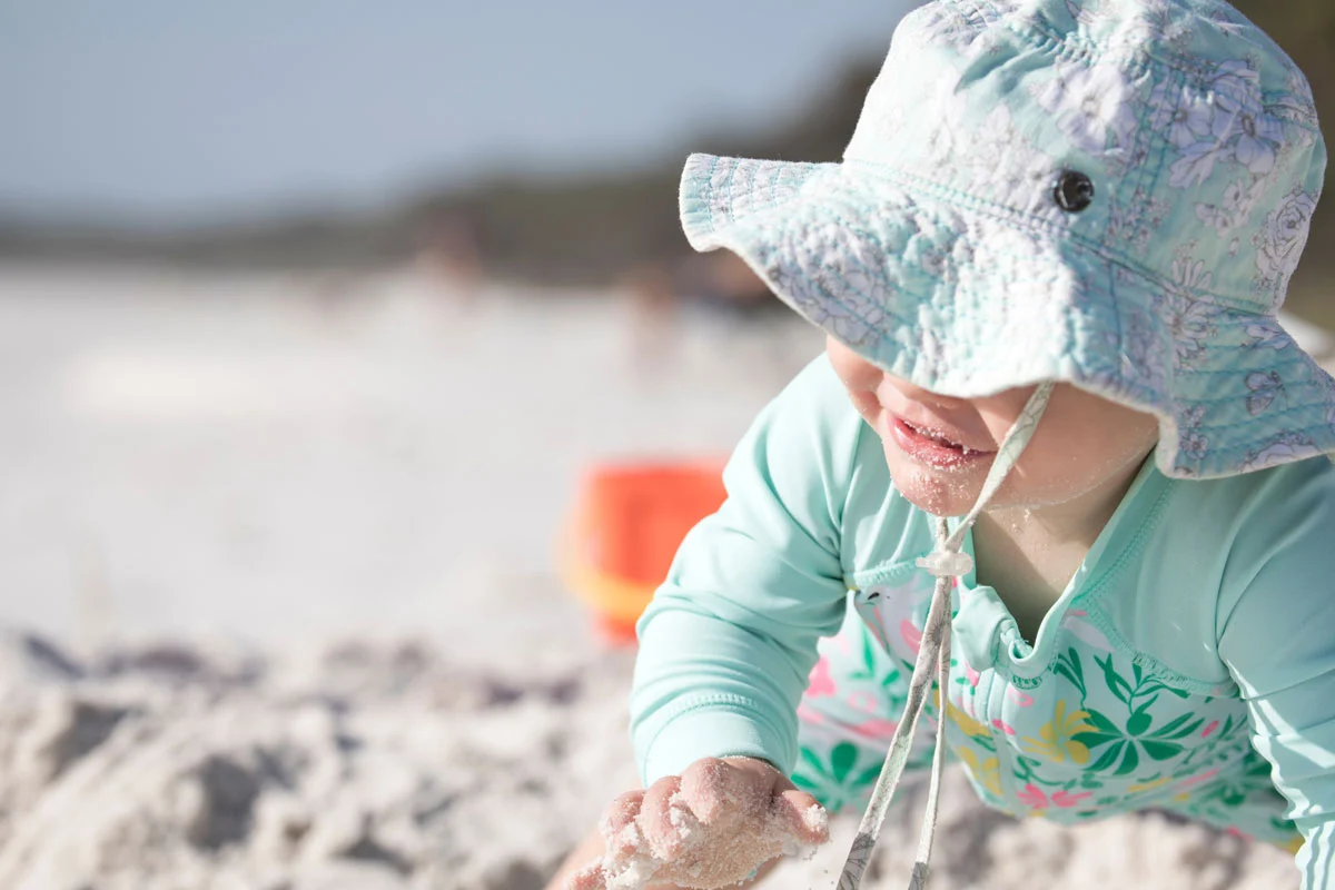 Ne partez pas à la plage sans un poncho pour votre bébé : voici pourquoi