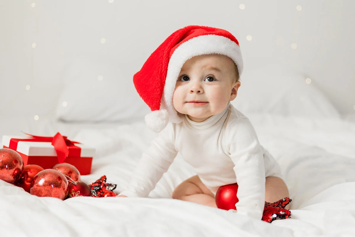 Fêter Noël avec un bébé d'1 An : les (bons) conseils pratiques pour une soirée réussie