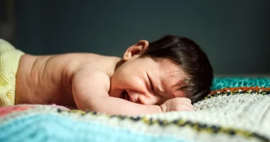 Bébé de 7 mois agité : comment apaiser ses pleurs et améliorer son sommeil ?
