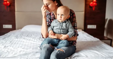 5 sources de stress pour jeunes mamans : découvrez comment les surmonter