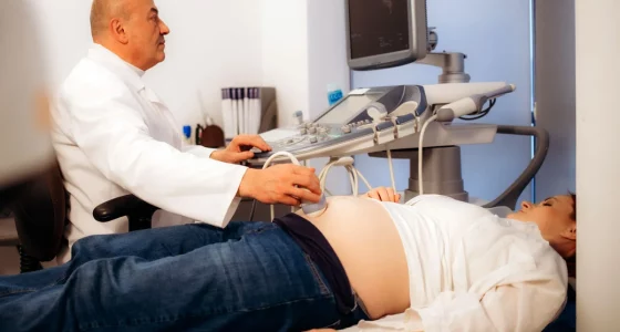 Tout savoir sur l'échographie pendant la grossesse : comment se déroule cet examen ?