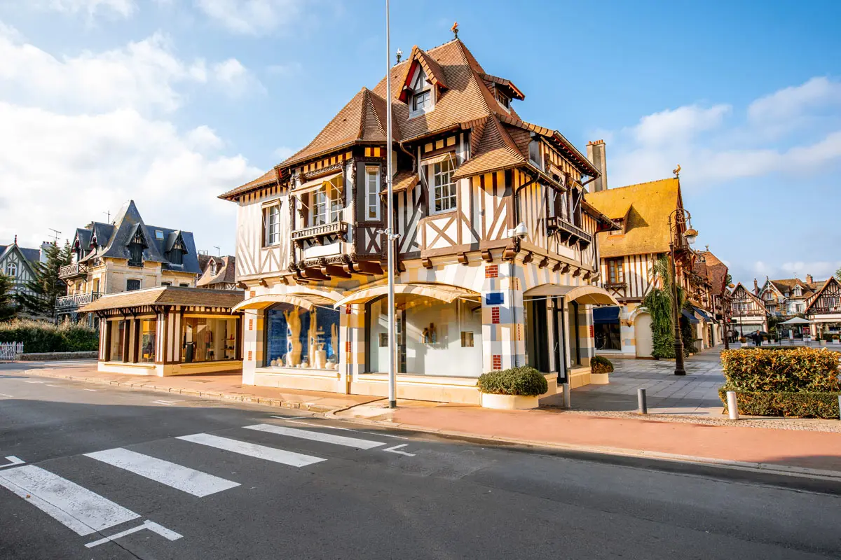 Découvrez Deauville en famille : 6 lieux incontournables pour s'amuser !