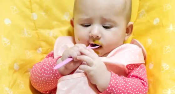 Quand pouvez-vous commencer à donner une crème dessert à votre bébé ?