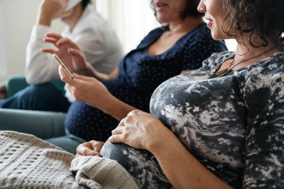 Comment les amies de cette future maman « réservent » des prénoms tirés de sa liste d’idées ?