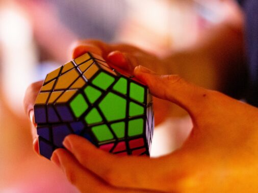 résolvez des énigmes mathématiques captivantes qui stimulent votre esprit et améliorent vos compétences en logique. plongez dans un univers de défis où les chiffres deviennent des jeux passionnants !