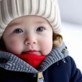 Bébé et le froid : comment protéger sa peau délicate en hiver