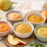 Votre bébé a 1 an et boude ses compotes ? Découvrez nos 5 recettes créatives et saines, sans sucre ajouté, pour réveiller ses papilles.